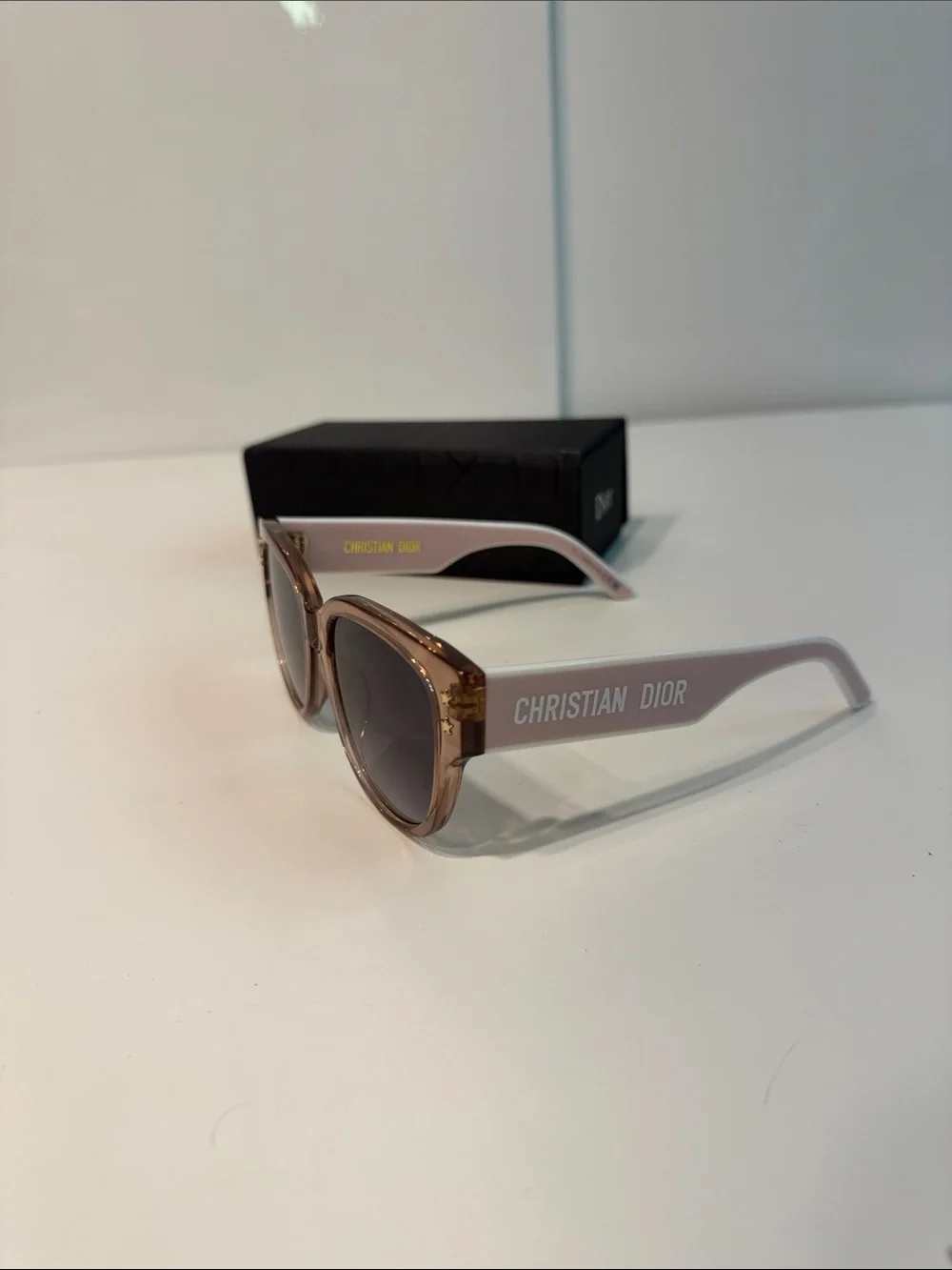 Like new women’s DIOR DIORPACIFIC butterfly frame in pink sunglasses